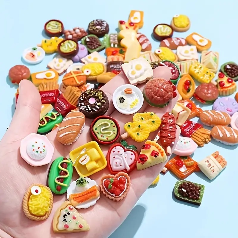 Baby Food Year Old - 新しいベビードールハウスアクセサリー、様々な色とスタイル（ランダム数量） - 食玩セット、パン、ドリンク、ドーナツ、楽しいモデル