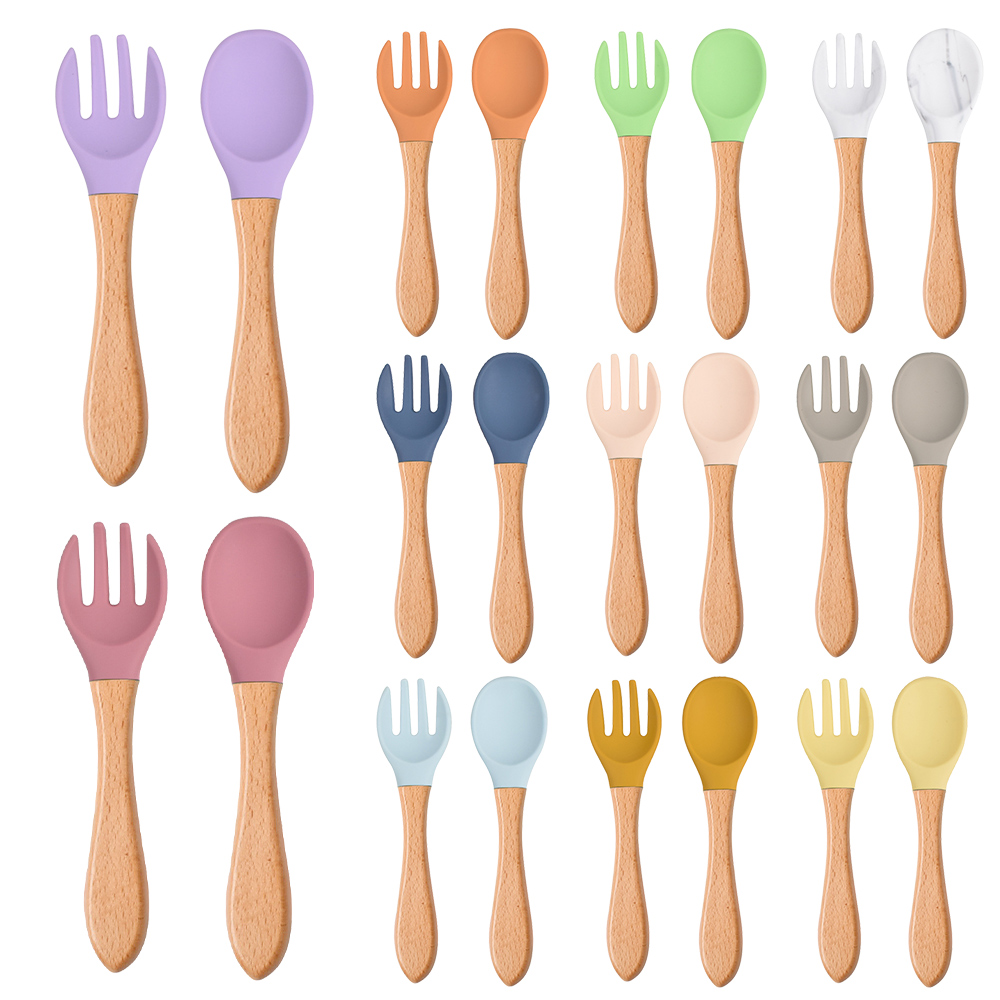 Baby Food Utensil - 2 ピース/セットベビーシリコーンスプーンフォーク木製ハンドルベビー授乳食器幼児幼児授乳アクセサリー食器
